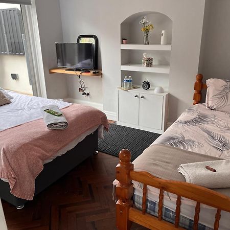 Home From Home Cosy B&B Лондон Екстериор снимка