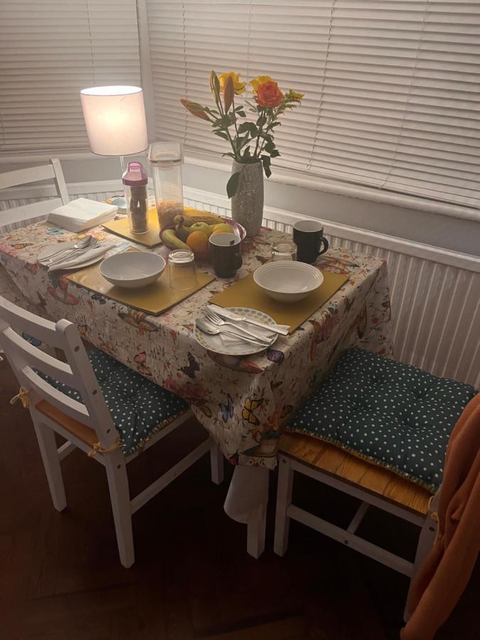 Home From Home Cosy B&B Лондон Екстериор снимка