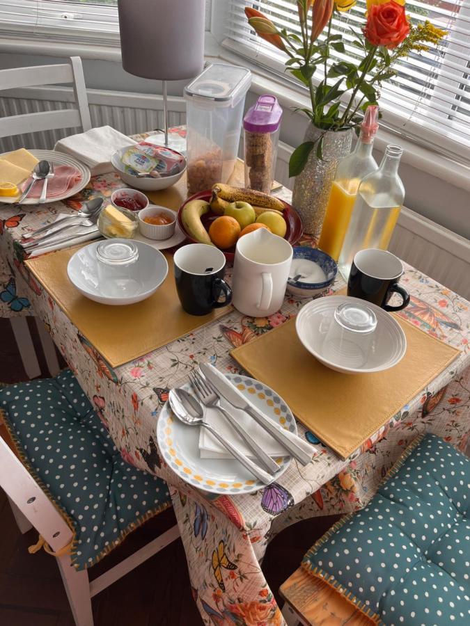 Home From Home Cosy B&B Лондон Екстериор снимка