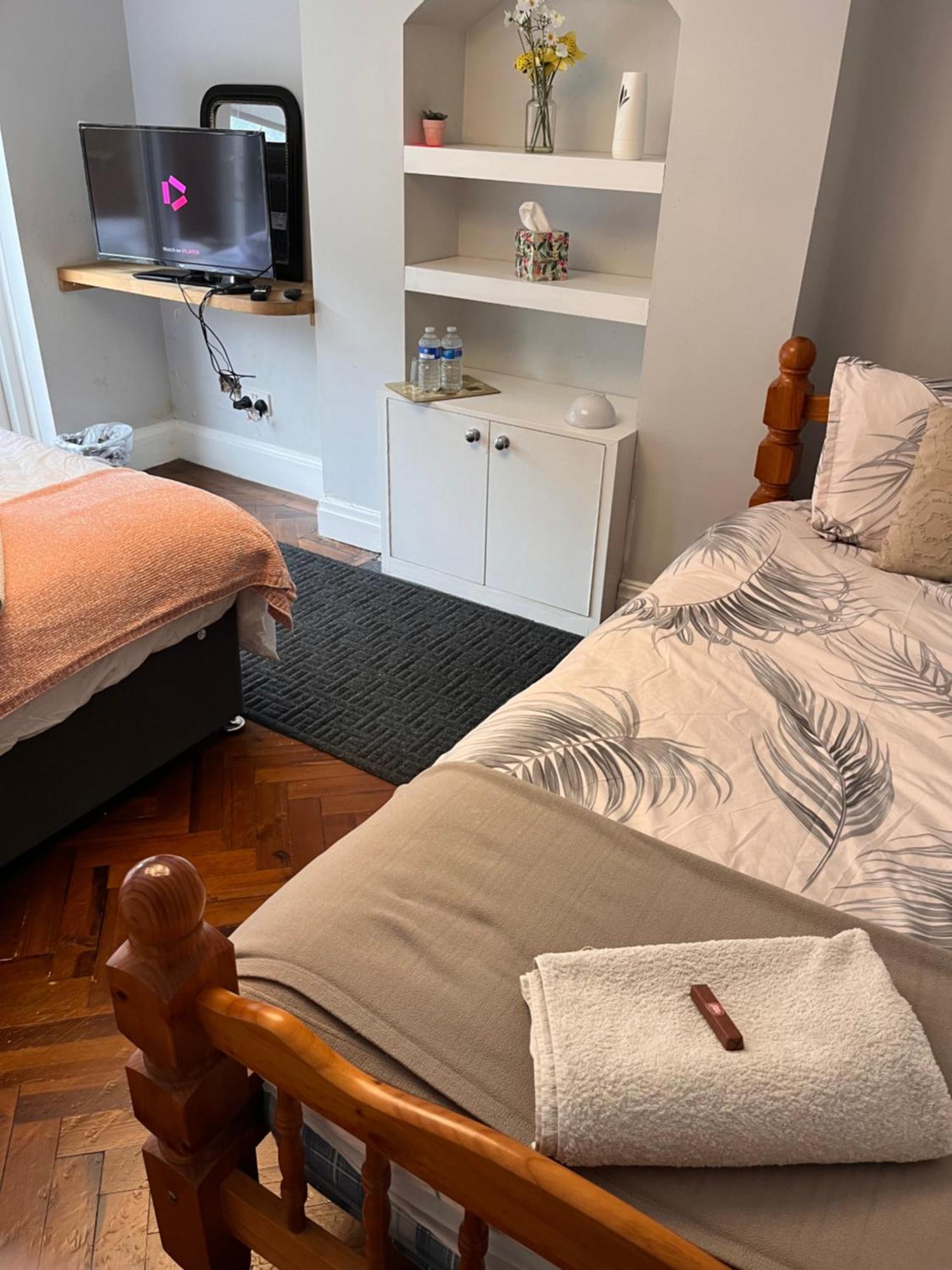 Home From Home Cosy B&B Лондон Екстериор снимка