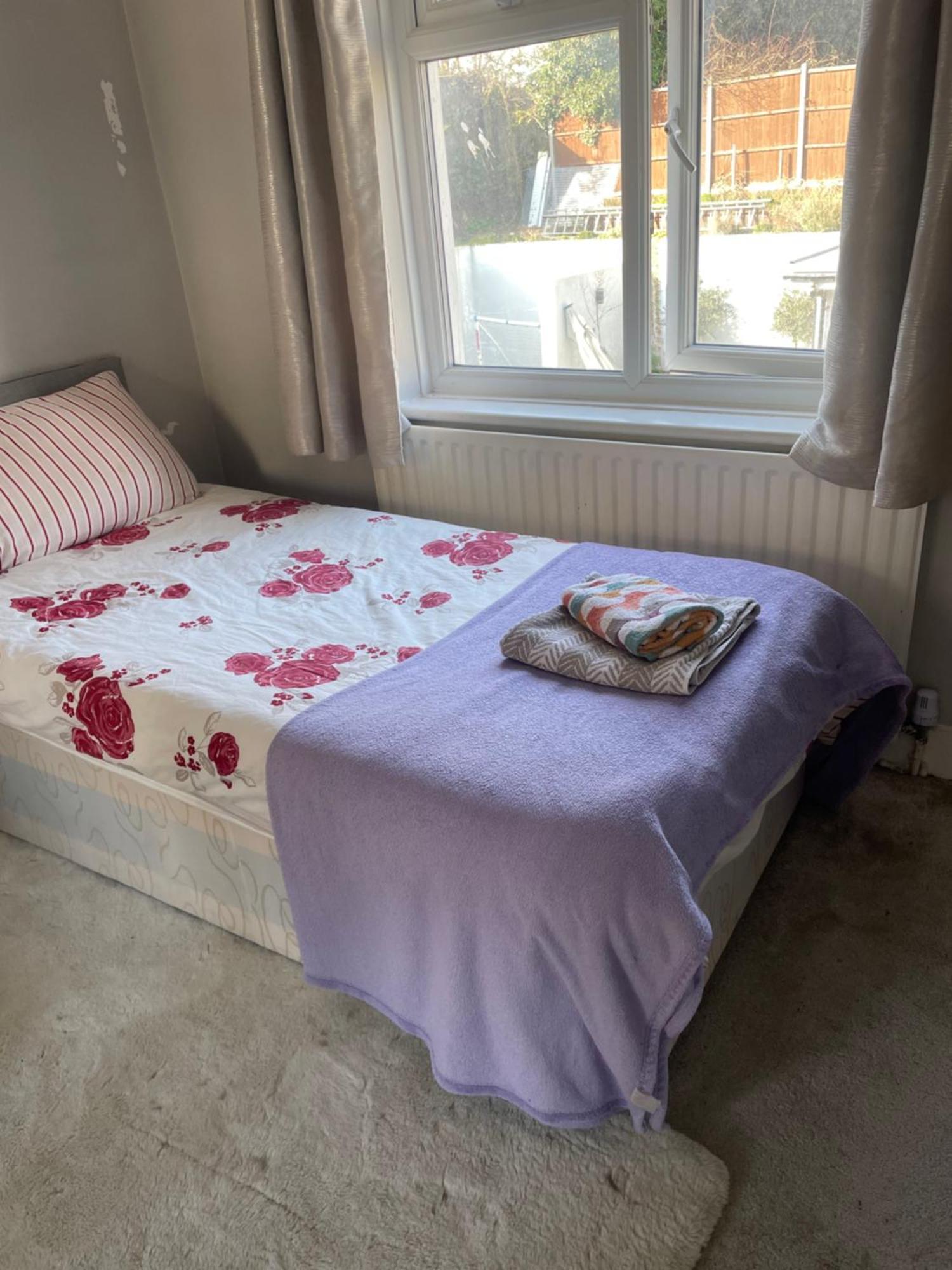 Home From Home Cosy B&B Лондон Екстериор снимка